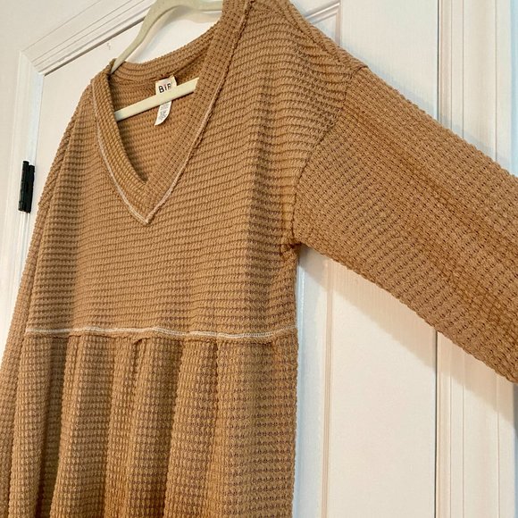 NWOT BiBi Waffle Knit Maternity Peplum Top (via Pinkblush), Camel, XL - Picture 4 of 5